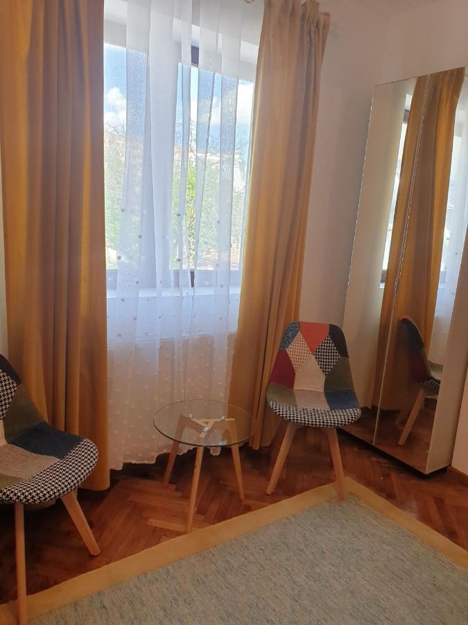 Studio Yellow - Piata Victoriei Бухарест Экстерьер фото